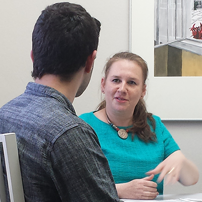 Daniela Billig im Interview mit Schülern von der Kurt-Schwitters-Schule