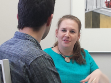 Daniela Billig im Interview mit Schülern von der Kurt-Schwitters-Schule